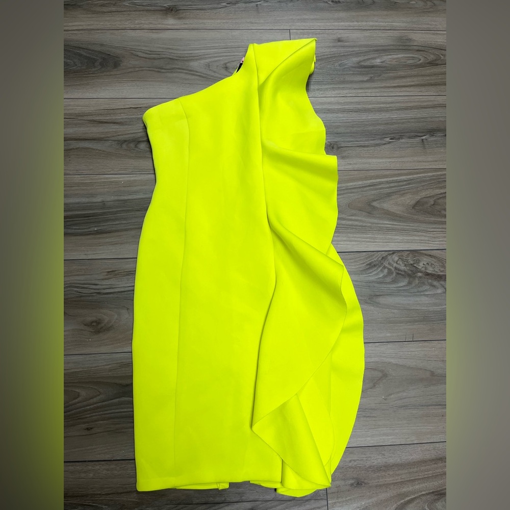 Elegant Green One-Shoulder Dress